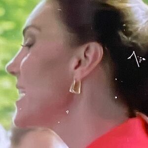 14K Gold KATE MIDDLETON Style Puffed Scallop Shrimp Square Hoop  Earring 2.05 G